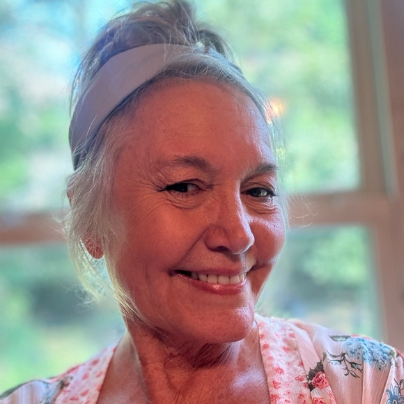 Meet your Posher, Dawn - Picture 3 of 3